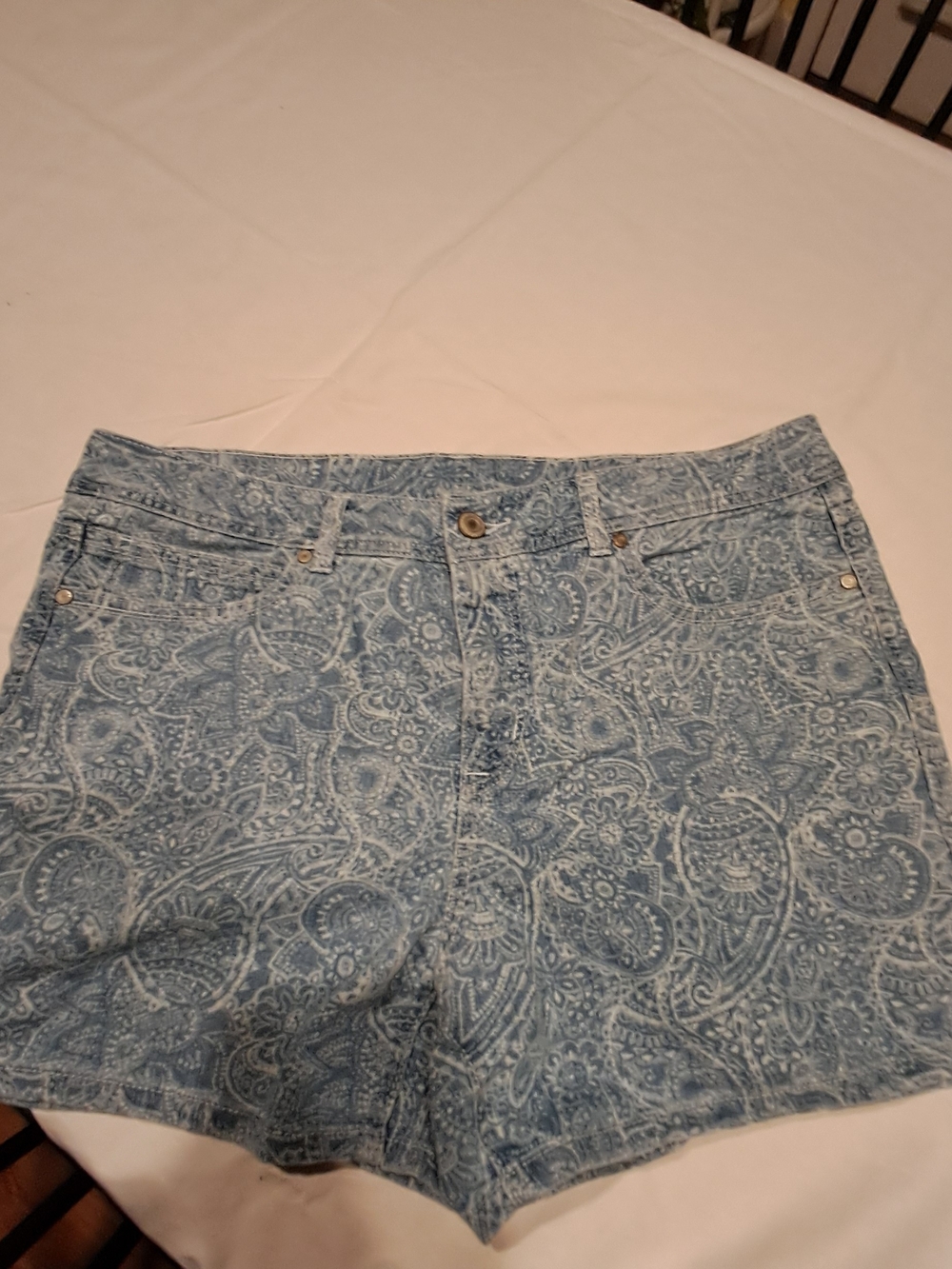 Faded Glory Light Blue Paisley Cotton Women's Shorts Size 16 - Picture 3 of 5